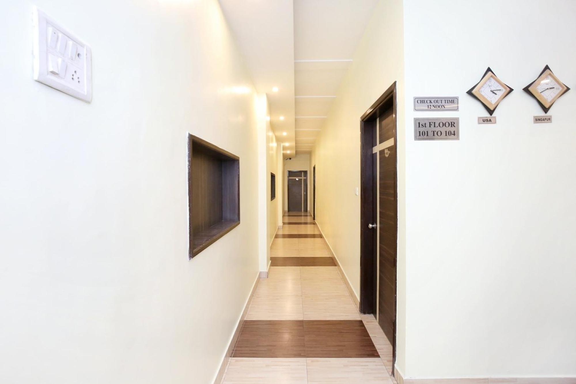 Oyo 9243 Trumpets Hotel อัมริตสา ภายนอก รูปภาพ
