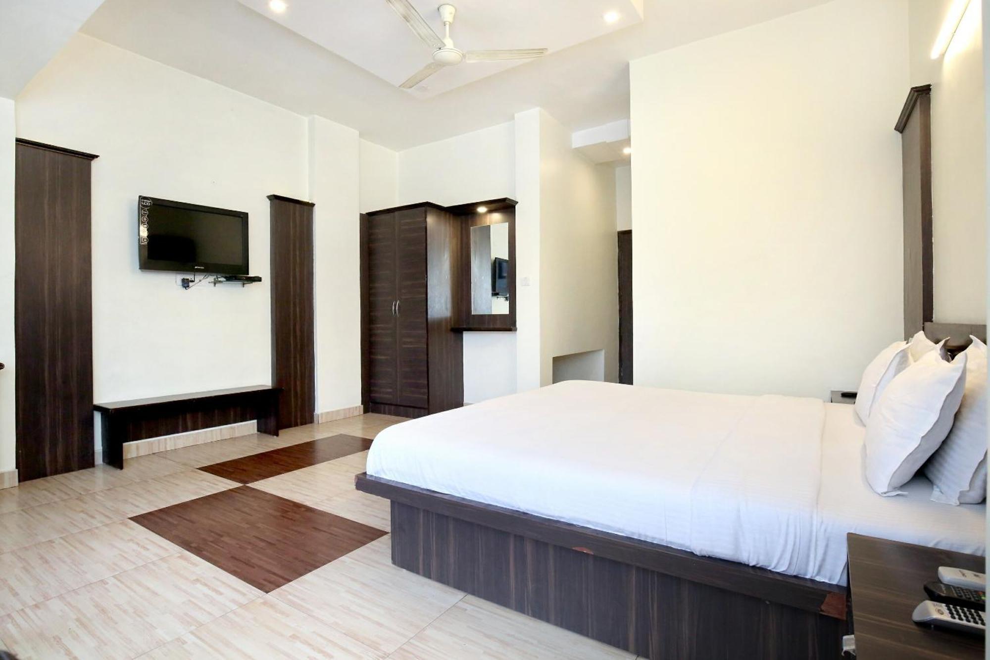 Oyo 9243 Trumpets Hotel อัมริตสา ภายนอก รูปภาพ